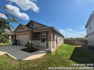 345 Middle Grn Lp in Floresville, TX - Building Photo - Building Photo