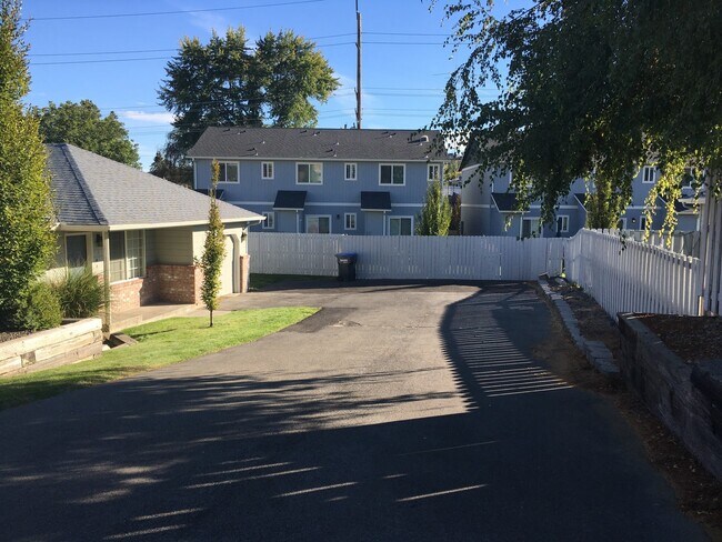 904 Speyers Rd in Selah, WA - Building Photo - Building Photo