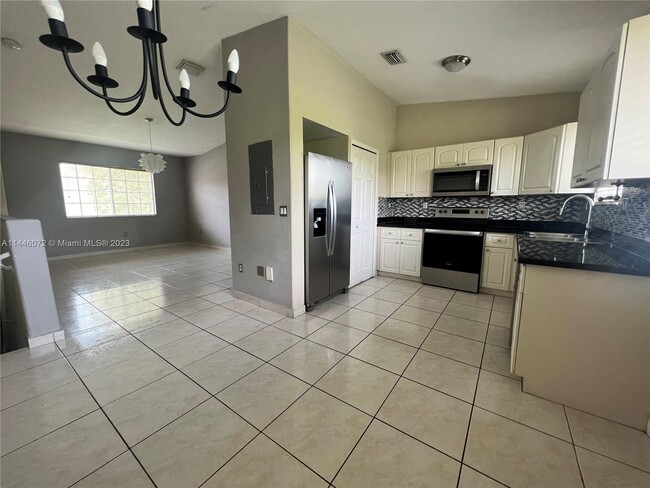 7291 NW 174th Terrace-Unit -206 in Hialeah, FL - Foto de edificio - Building Photo