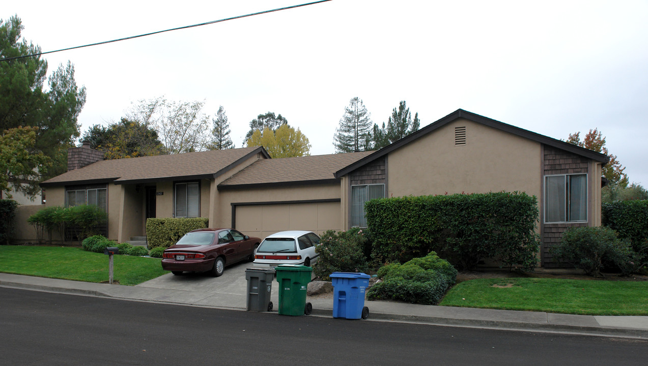 1580 Neotomas Ave in Santa Rosa, CA - Foto de edificio