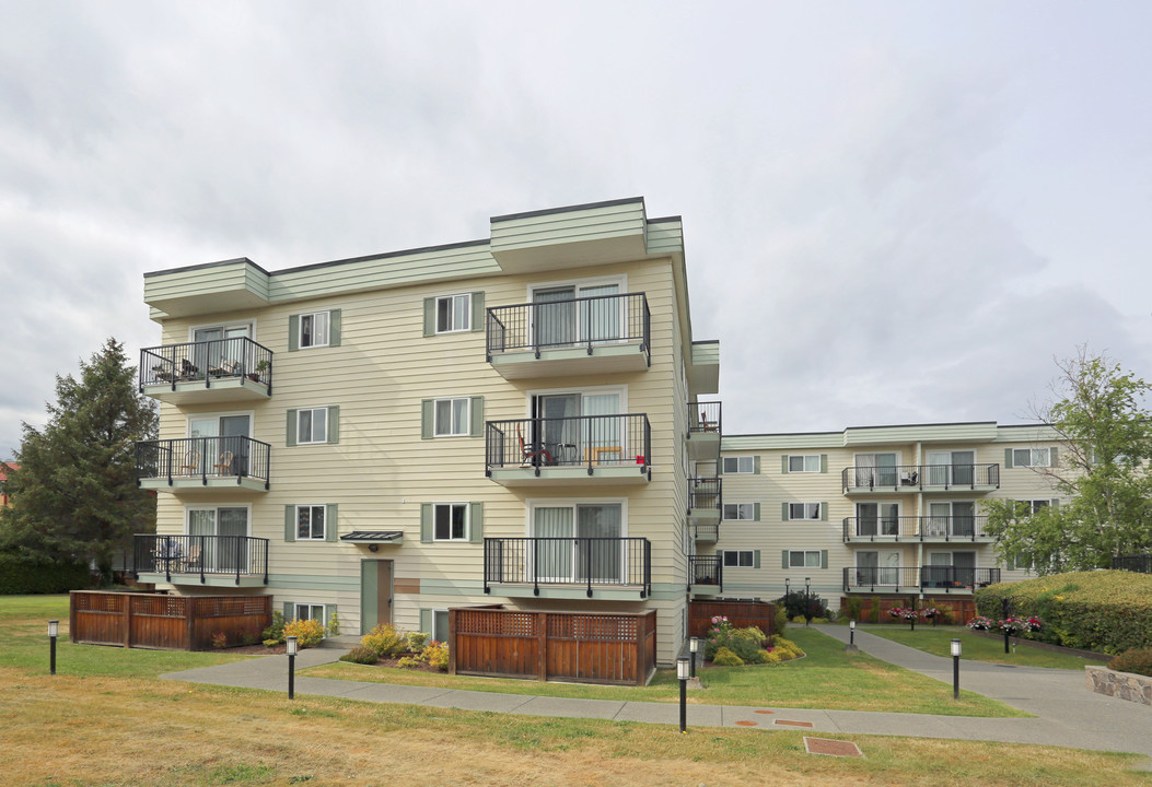 Ashwood Park in Saanich, BC - Building Photo