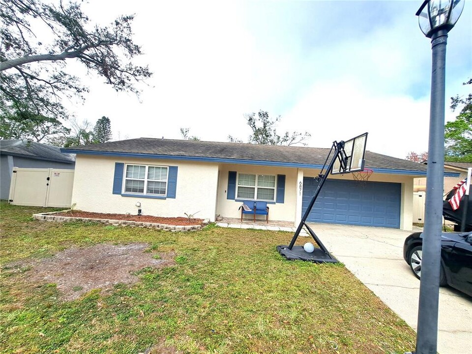 6871 64th Ave N in Pinellas Park, FL - Building Photo