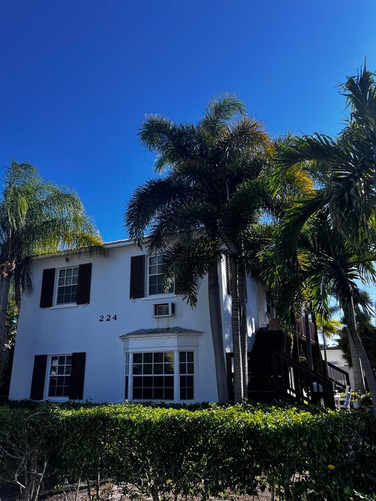 224 Conniston Rd in West Palm Beach, FL - Building Photo