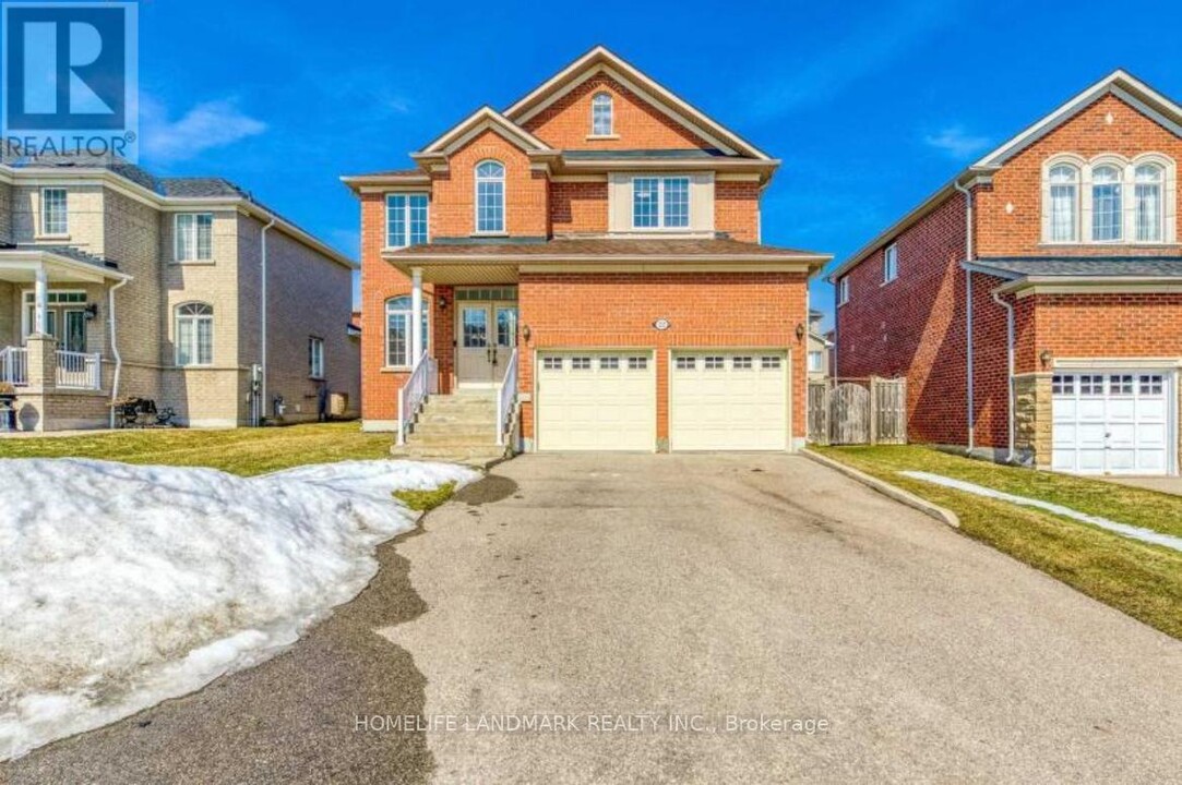 22 Lauren Beth Dr in Richmond Hill, ON - Building Photo