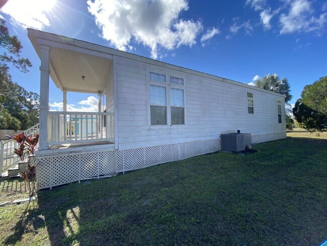 57 Freedom Dr in Vero Beach, FL - Building Photo - Building Photo