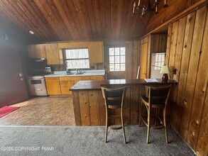 174 Sweet Briar Rd in Pocono Pines, PA - Foto de edificio - Building Photo