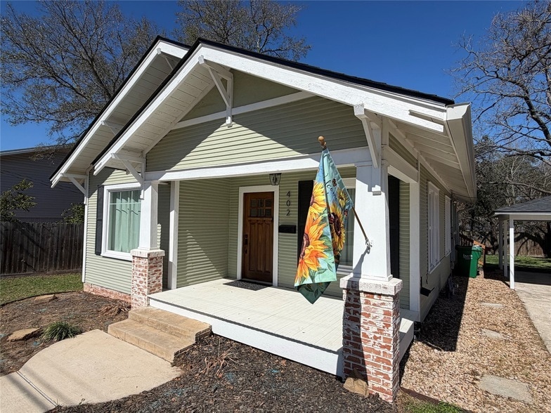 402 W Third Street Unit in Brenham, TX - Foto de edificio