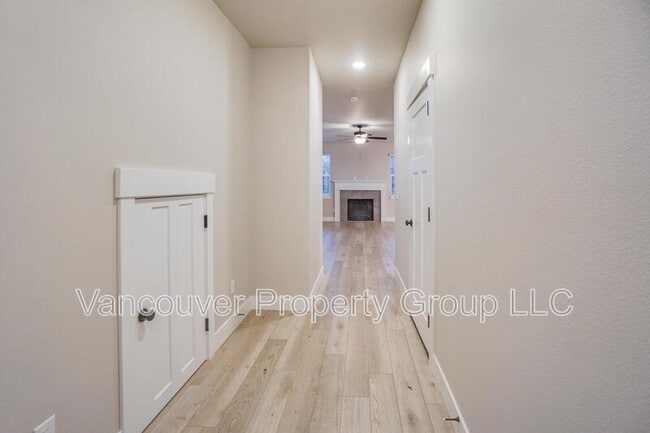 2217 E Juniper Cir in La Center, WA - Building Photo - Building Photo