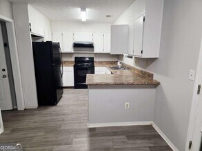 5500 Marbut Rd in Lithonia, GA - Building Photo - Building Photo