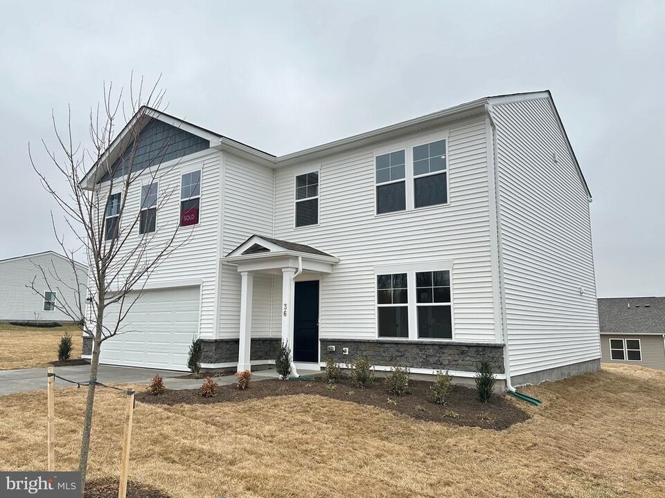 36 Patterson Rd in Charles Town, WV - Building Photo