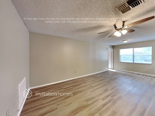 2612 Orangewood Ct in Palm Harbor, FL - Foto de edificio - Building Photo