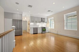 15 Boardman St, Unit 2 in Cambridge, MA - Foto de edificio - Building Photo