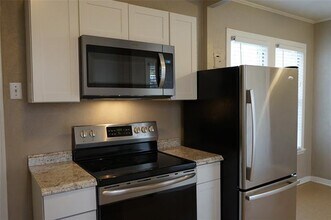 1325 Barnes Dr in Arlington, TX - Building Photo - Building Photo