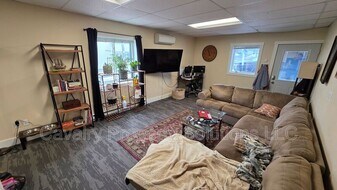 3947 E Calvary Rd in Duluth, MN - Building Photo