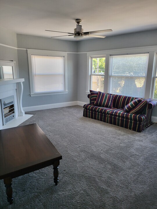 18204 Detroit Ave, Unit Kenilworth in Lakewood, OH - Building Photo
