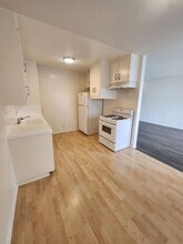 1913 11th St - TWO bedrooms AVAILABALE ! in Santa Monica, CA - Building Photo - Interior Photo