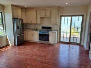 529 Maple Ave in Uniondale, NY - Building Photo - Building Photo