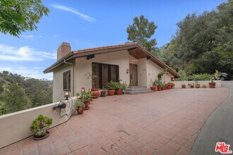 10160 Cielo Dr in Beverly Hills, CA - Building Photo - Building Photo