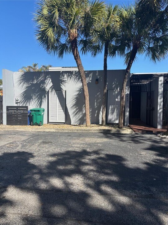 6417 Windmill Gate Rd in Miami Lakes, FL - Building Photo