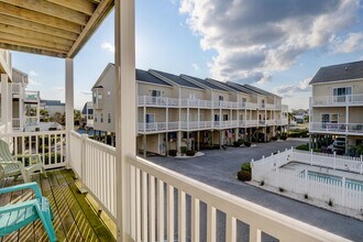 314 Sea Star Cir in Surf City, NC - Building Photo - Building Photo