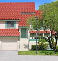 23 Lexington Ln W in Palm Beach Gardens, FL - Building Photo