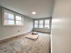 171 Forest St, Unit SF in Medford, MA - Foto de edificio - Building Photo