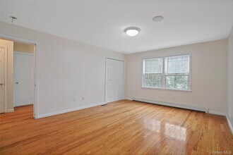 215 Ashford Ave in Dobbs Ferry, NY - Building Photo - Building Photo