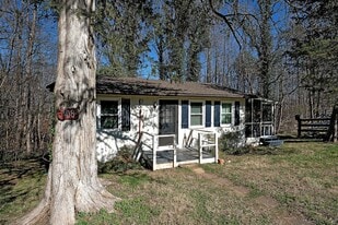 408 Wild Turkey Ln in Charlottesville, VA - Building Photo