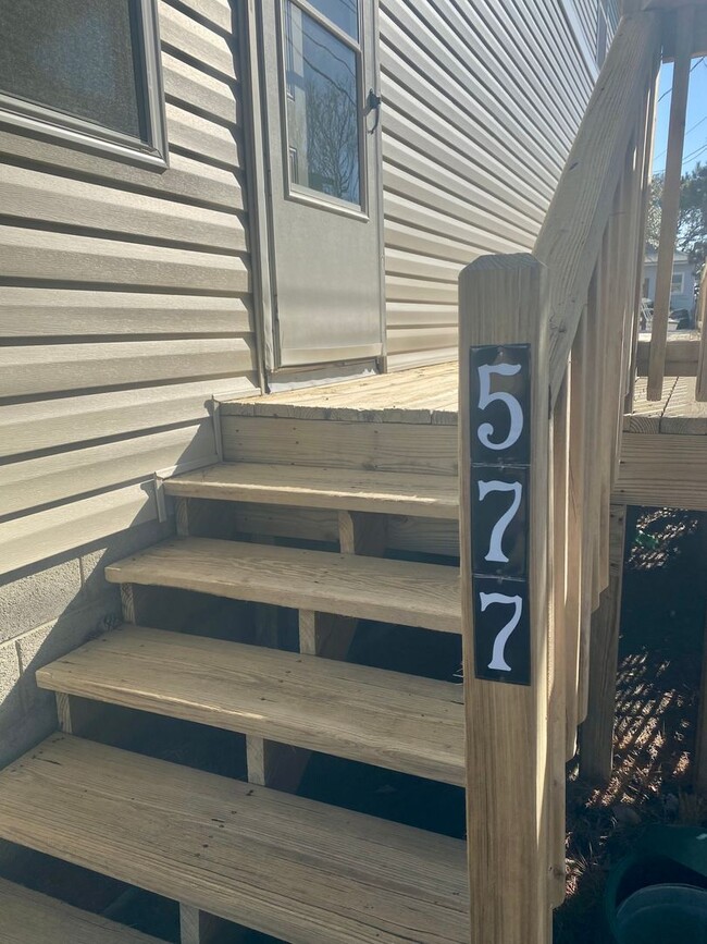 577 W Ocean View Ave in Norfolk, VA - Building Photo - Building Photo