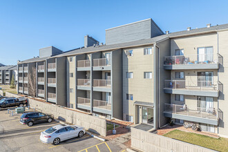 Southdale Park Apartments in Edmonton, AB - Building Photo - Building Photo