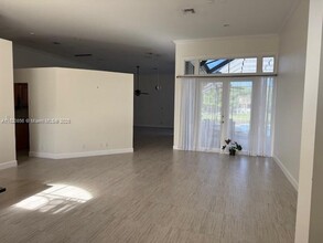 2644 Miller Ct in Weston, FL - Building Photo - Building Photo