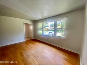 1349 Menna St in Jacksonville, FL - Foto de edificio - Building Photo