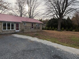 2139 London Line in Sarnia, ON - Building Photo