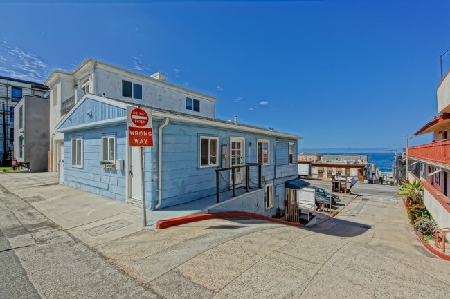 3809 Crest Dr in Manhattan Beach, CA - Building Photo - Building Photo