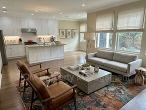 105 Gemstone in Irvine, CA - Building Photo - Building Photo