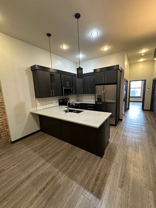 409 W Norfolk Ave-Unit -a0ccd157-1e0a-11eb-bd77-0aeb5f00e426 in Norfolk, NE - Building Photo