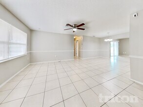 6320 Moog Rd in Holiday, FL - Foto de edificio - Building Photo