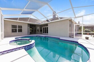 1253 Deerbourne Dr in Zephyrhills, FL - Building Photo - Building Photo