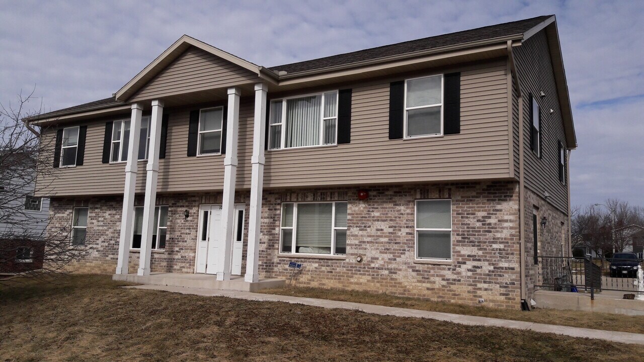 1066 Perry St in Watertown, WI - Building Photo