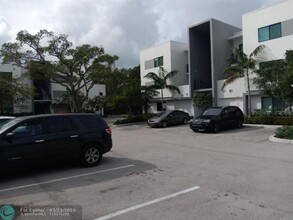 3050 NW 68th St in Fort Lauderdale, FL - Foto de edificio - Building Photo