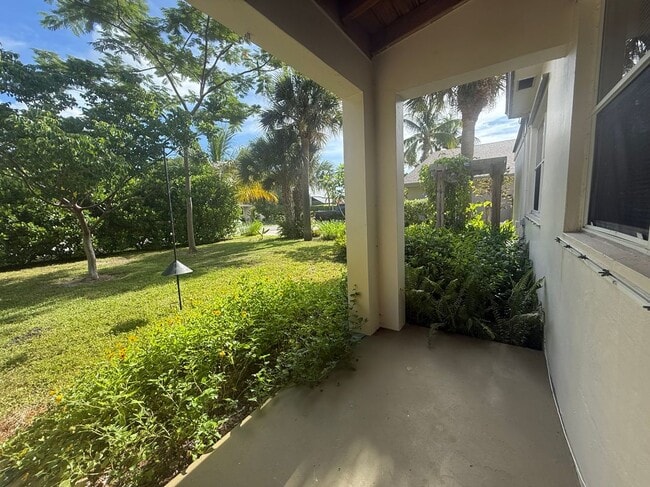 620 NE 12th Ave in Boynton Beach, FL - Building Photo - Building Photo