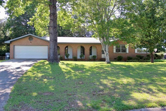 property at 1004 Ridge Cir S