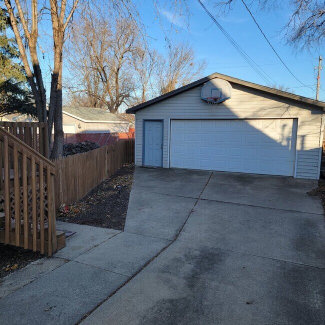 111 10th St in West Des Moines, IA - Building Photo - Building Photo