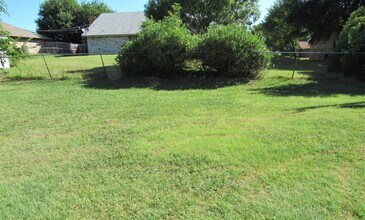 207 E Hogan Dr in Copperas Cove, TX - Building Photo - Building Photo