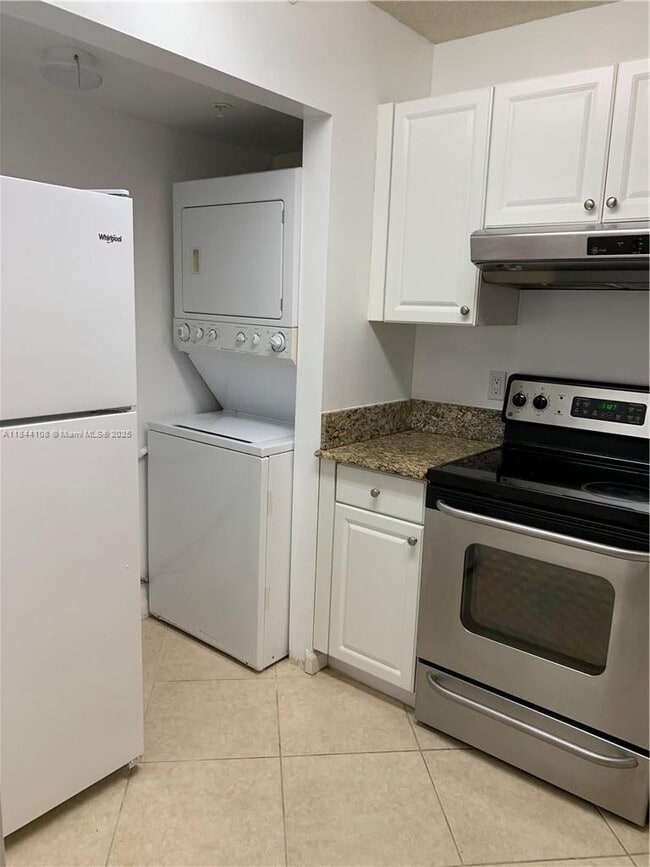 1341 SE 3rd Ave in Dania Beach, FL - Building Photo - Building Photo