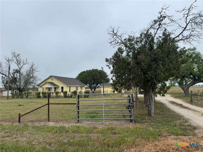 property at 1450 Old Seguin Luling Rd