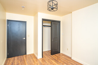 182 Ferry St in Newark, NJ - Building Photo - Interior Photo