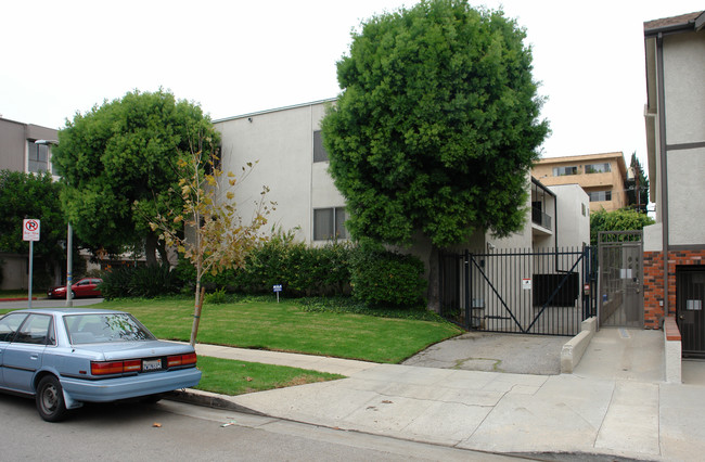 10980 Massachusetts Ave in Los Angeles, CA - Building Photo - Building Photo