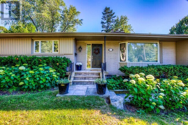 256 Eastcourt Rd in Oakville, ON - Building Photo - Building Photo