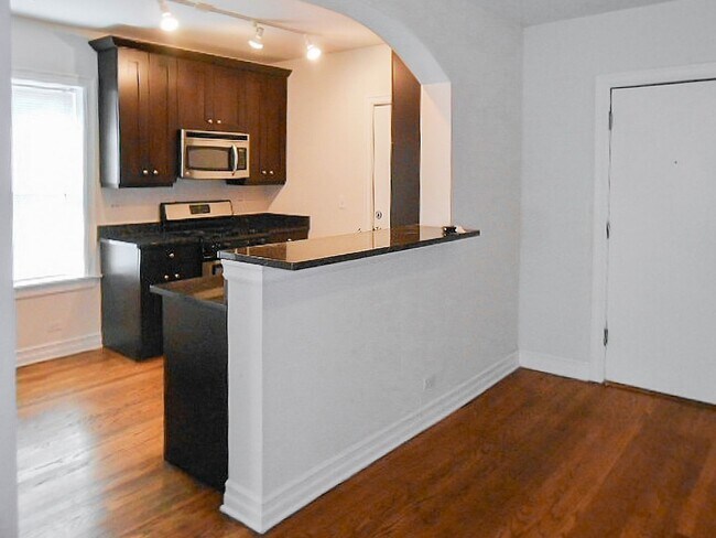 3810 N Sheffield Ave, Unit 2S in Chicago, IL - Building Photo - Building Photo